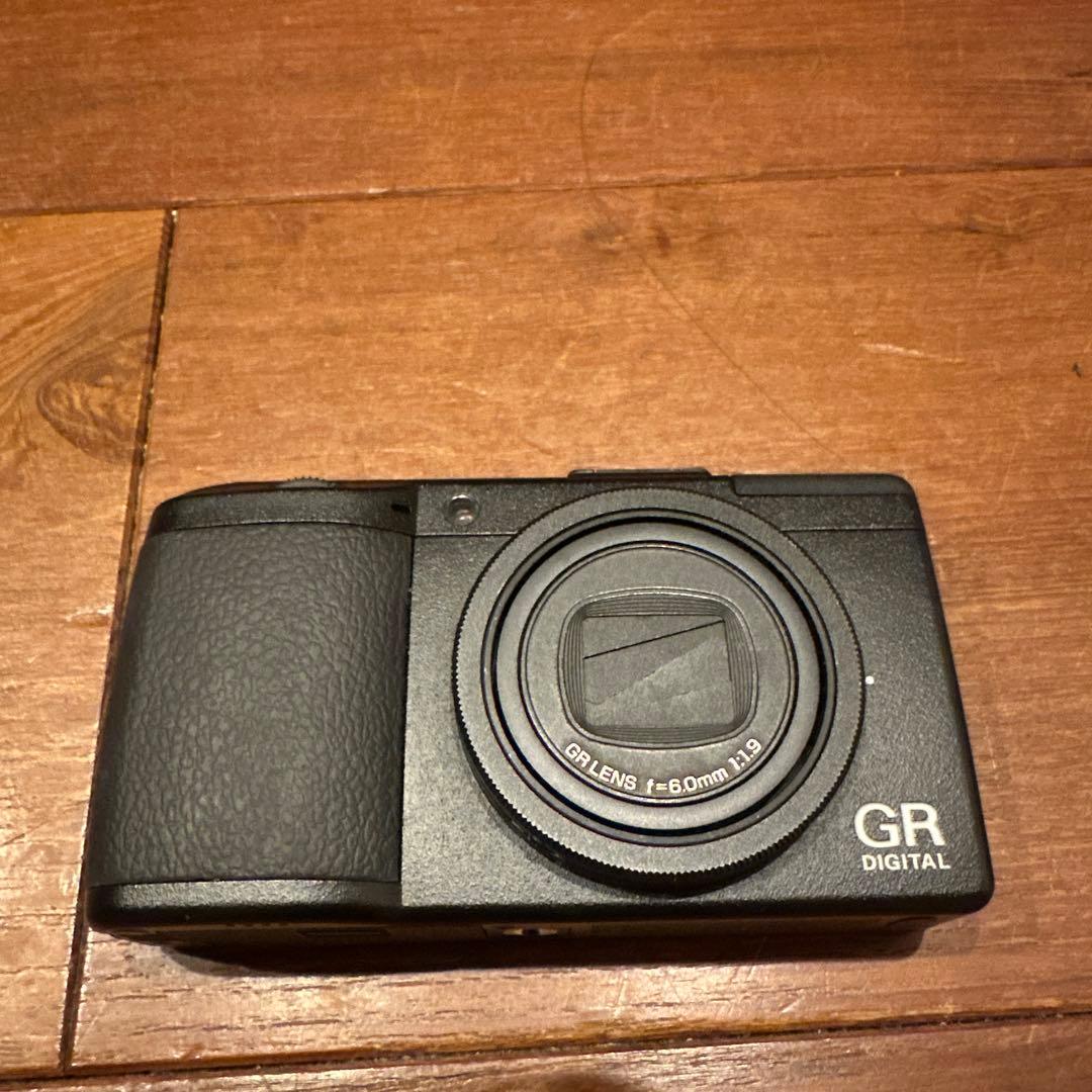 RICOH GR DIGITAL Ⅲ 本体と付属品