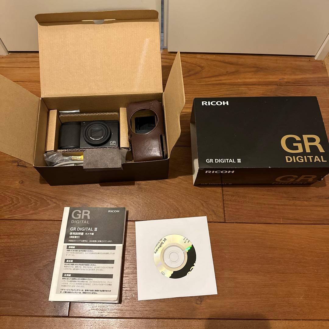 RICOH GR DIGITAL Ⅲ 本体と付属品