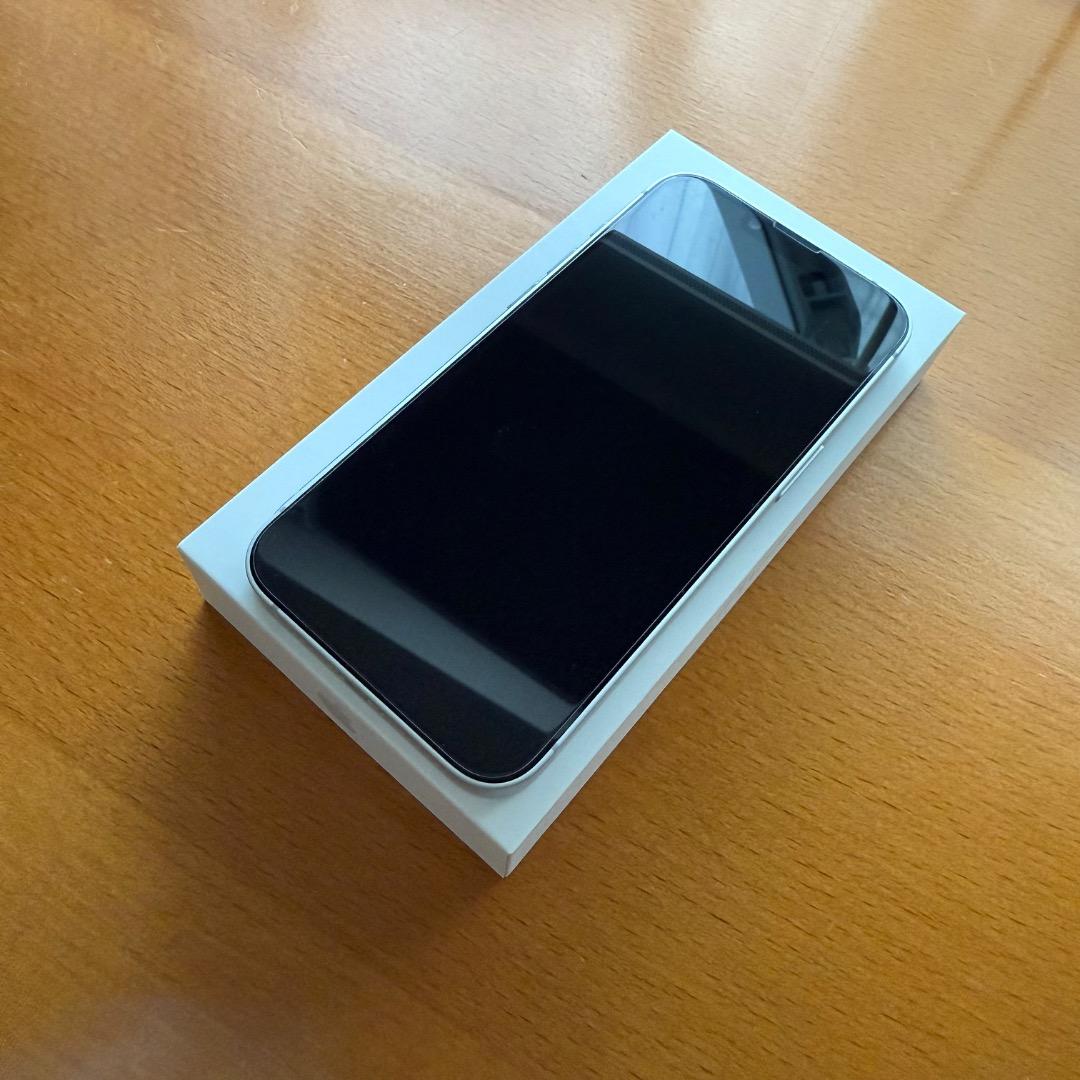 【美品】iPhone 16e 128GB ホワイト SIMフリーApple購入品