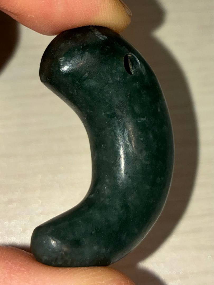 勾玉　翡翠　ヒスイ　縄文弥生期　出土品　宝石