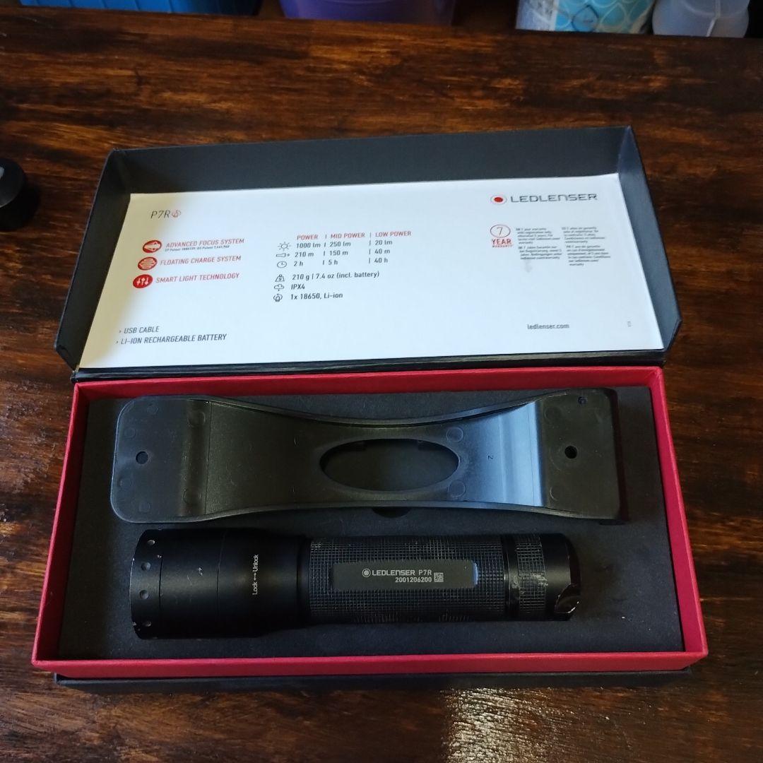 LEDLENSER 懐中電灯 充電器ホルダーケースストラップ付きNo1