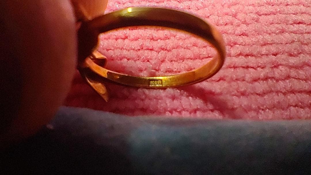 リボン型金色リング