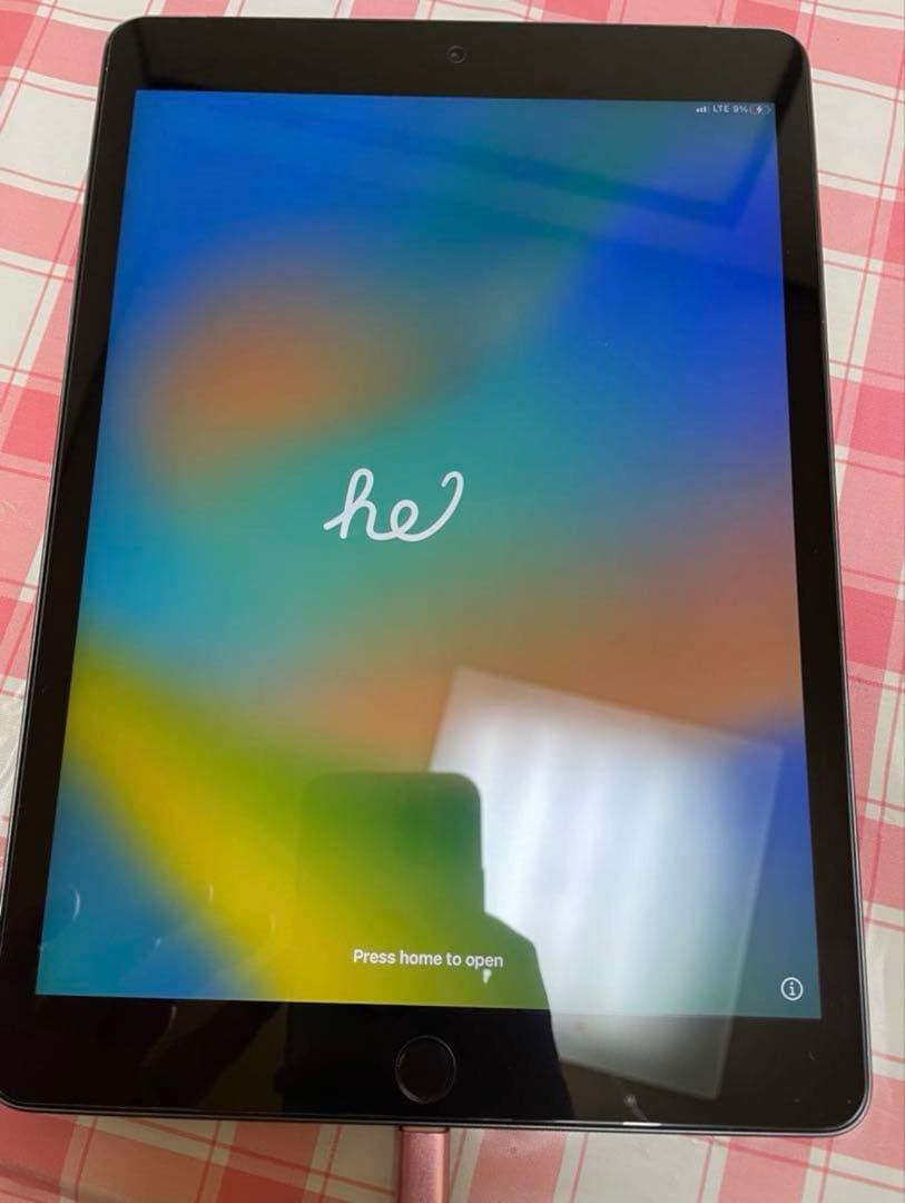 iPad 第7世代 128GB セルラーモデル グレー バッテリー残量95%