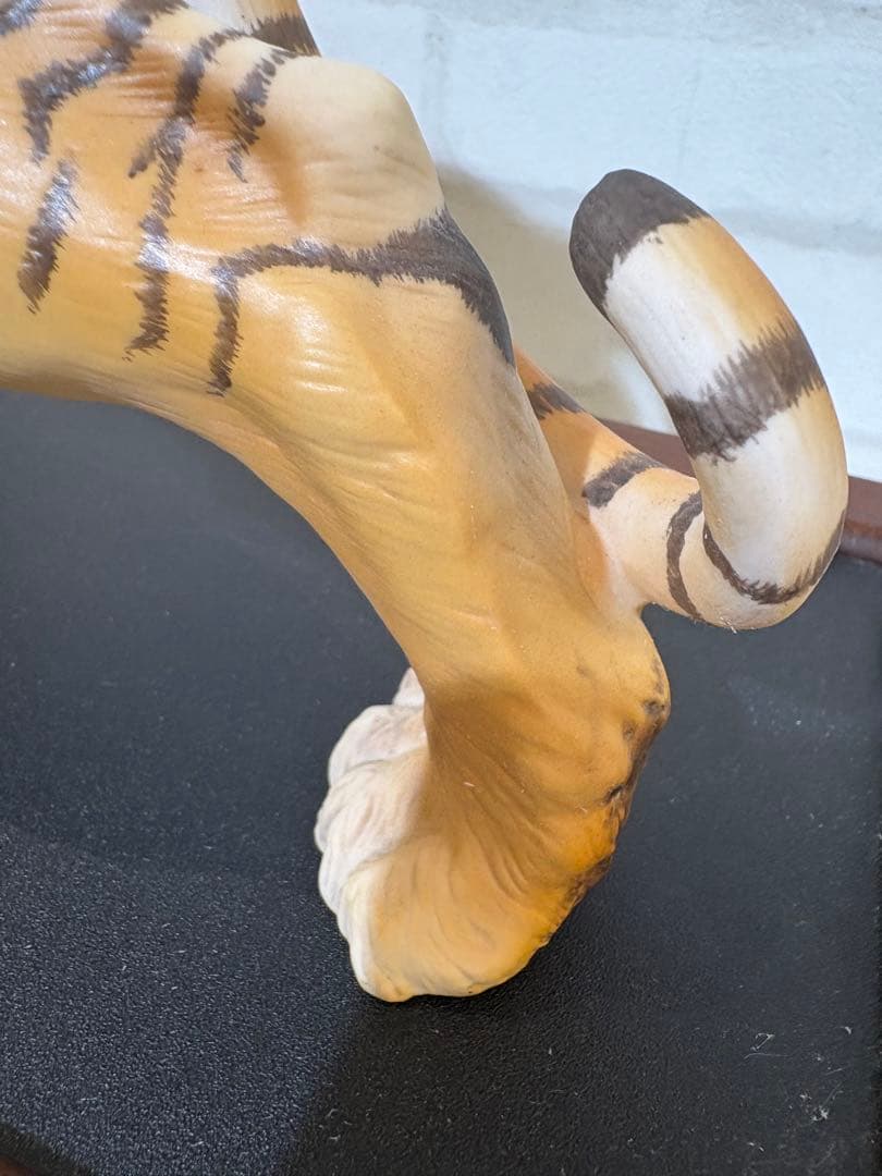 ベンガルトラ　トラの彫刻 フランクリン　ミント　台付