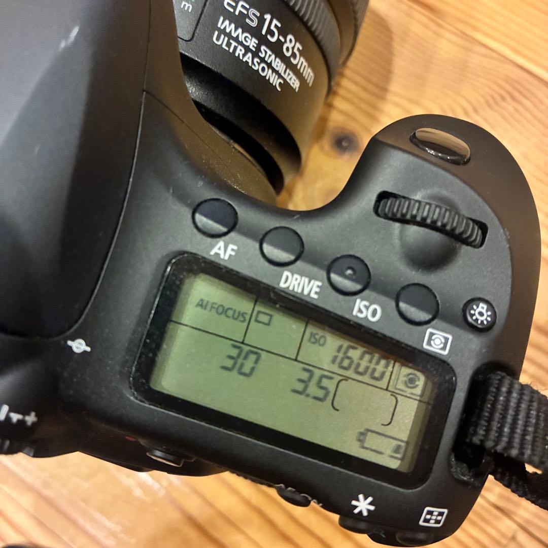 【美品】Canon EOS 60D デジタル一眼レフカメラ　レンズ充電器付き