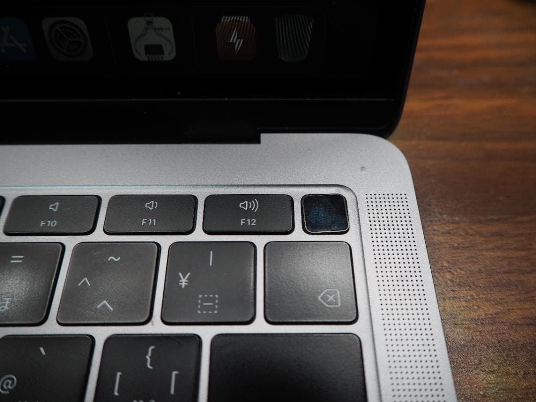 岡八郎　MacBook Air 2018