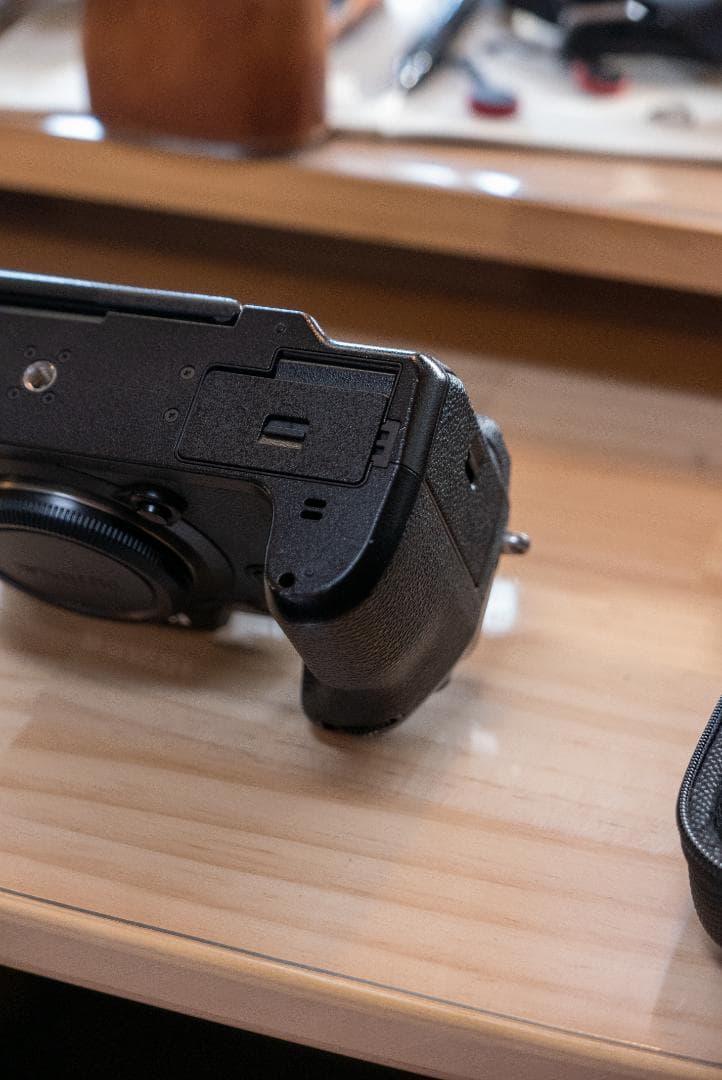 富士フィルム FUJIFILM X-H1 ハーフケースおまけ付き 良品 動作品