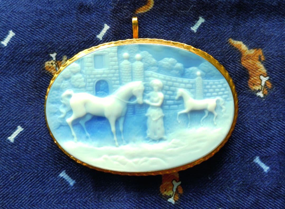 ペンダントトップ カメオ 馬 女性 ブルー ゴールド