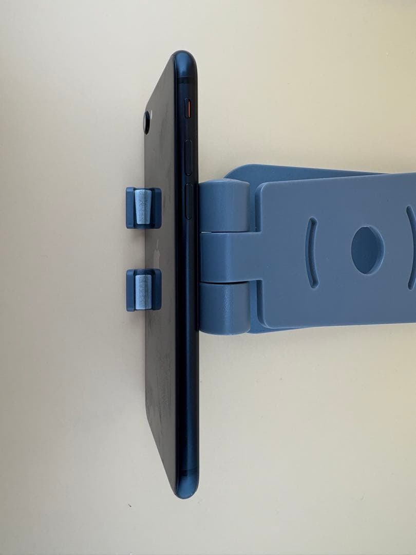 iPhone SE2 64GB ブラックSIMフリーバッテリー100%