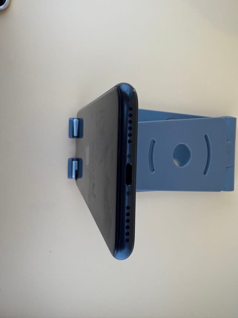 iPhone SE2 64GB ブラックSIMフリーバッテリー100%