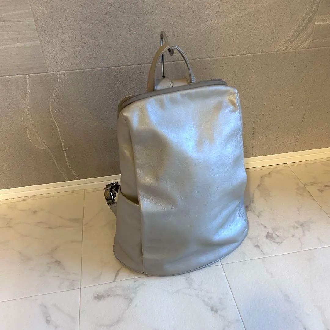 イアパピヨネ　レザー　スタンドリュック２