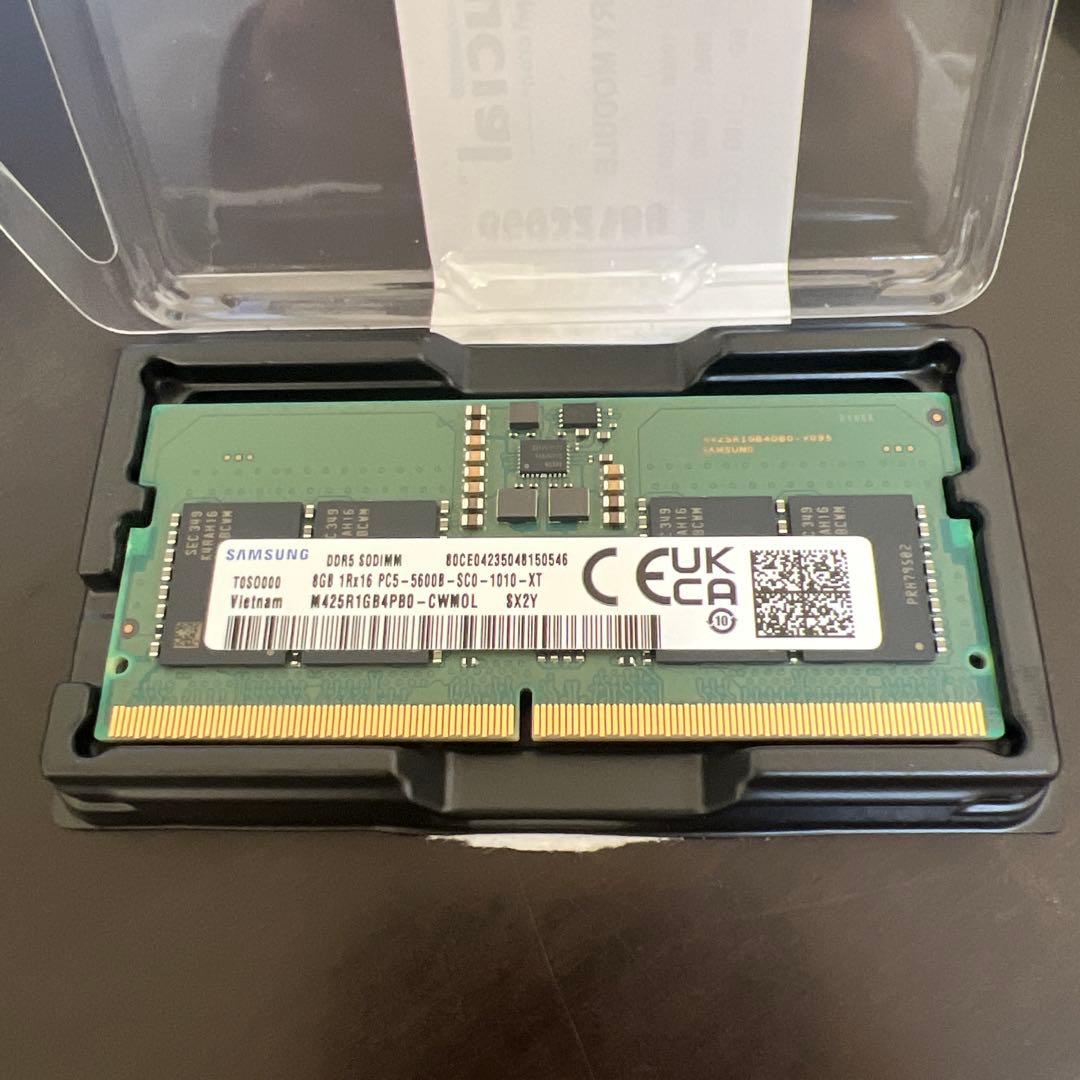 Samsung 8GB DDR5 メモリ