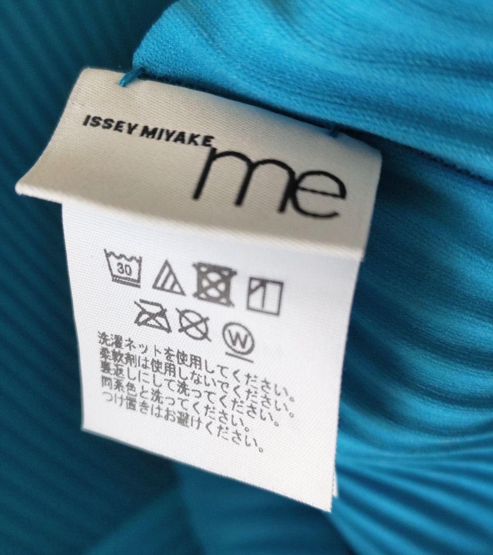 me ISSEY MIYAKE カーブプリーツ フレンチスリーブトップ ブルー