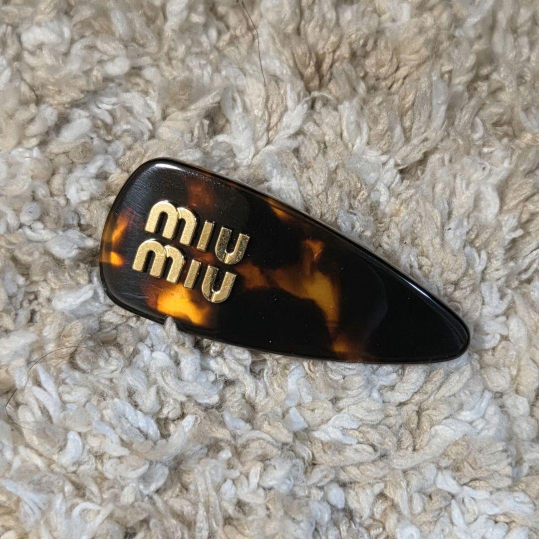 miu miu ヘアアクセサリー バレッタ ヘアピン