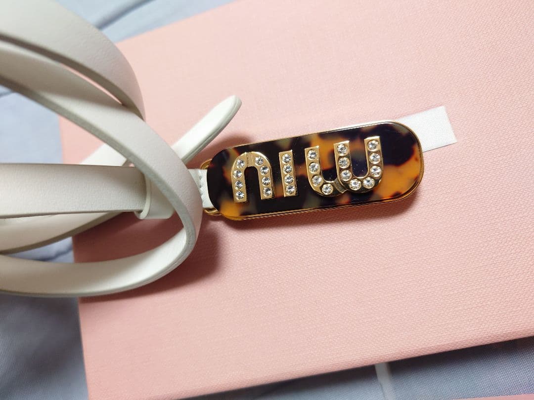 miu miu ☆ベルト ストーン付き ホワイト新品　未使用