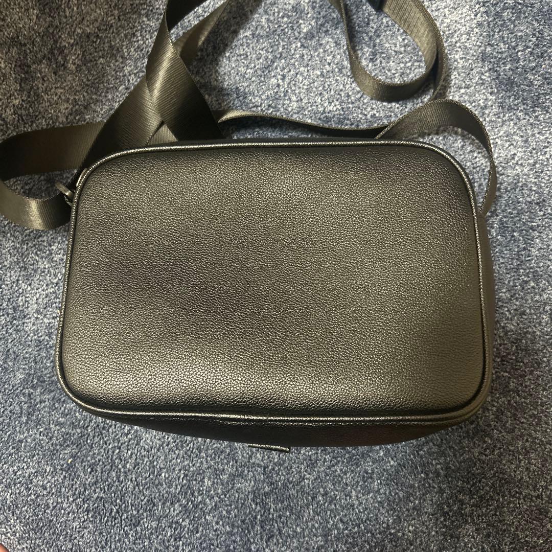 Armani Exchange ブラック ショルダーバッグ