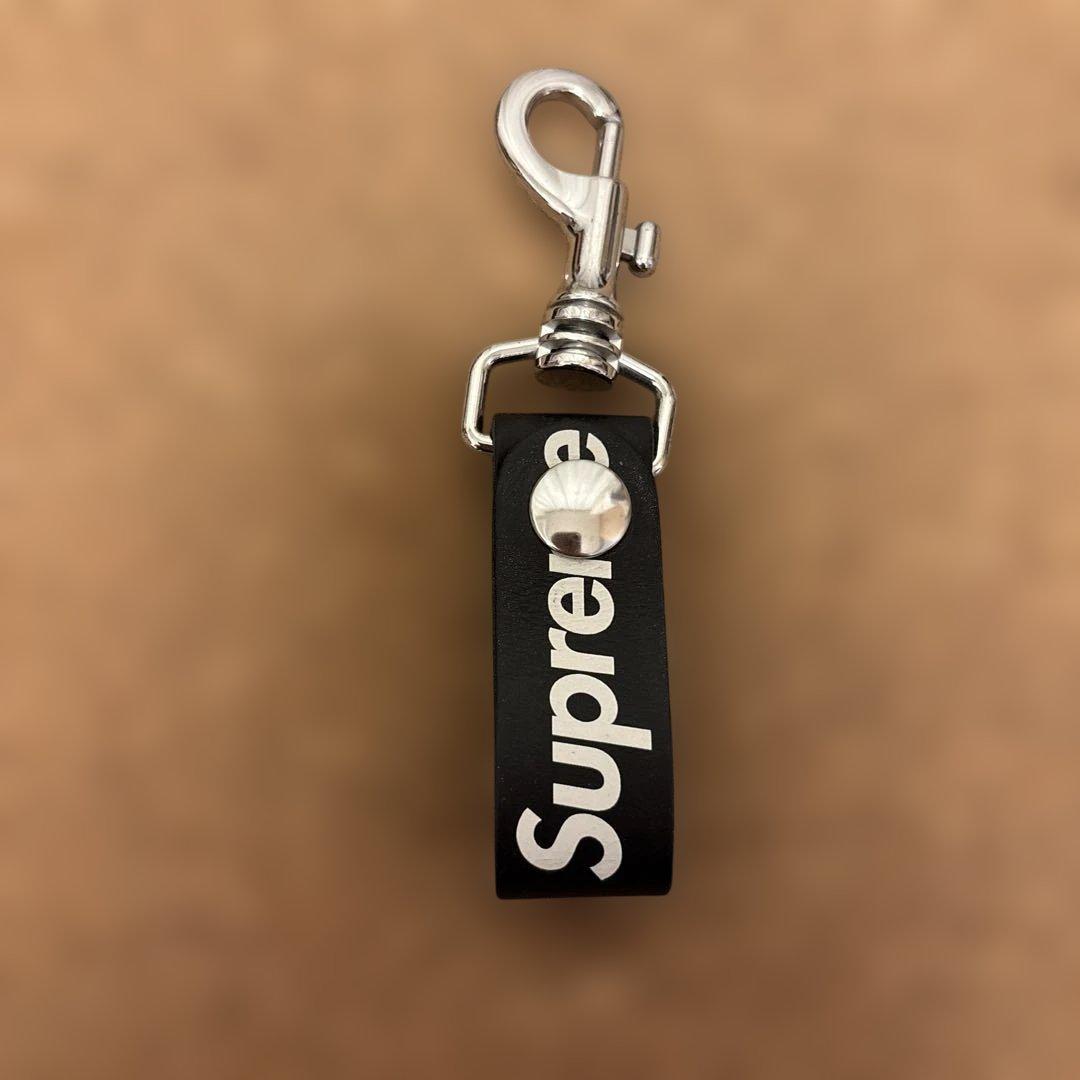 Supreme ブラックレザーキーホルダー