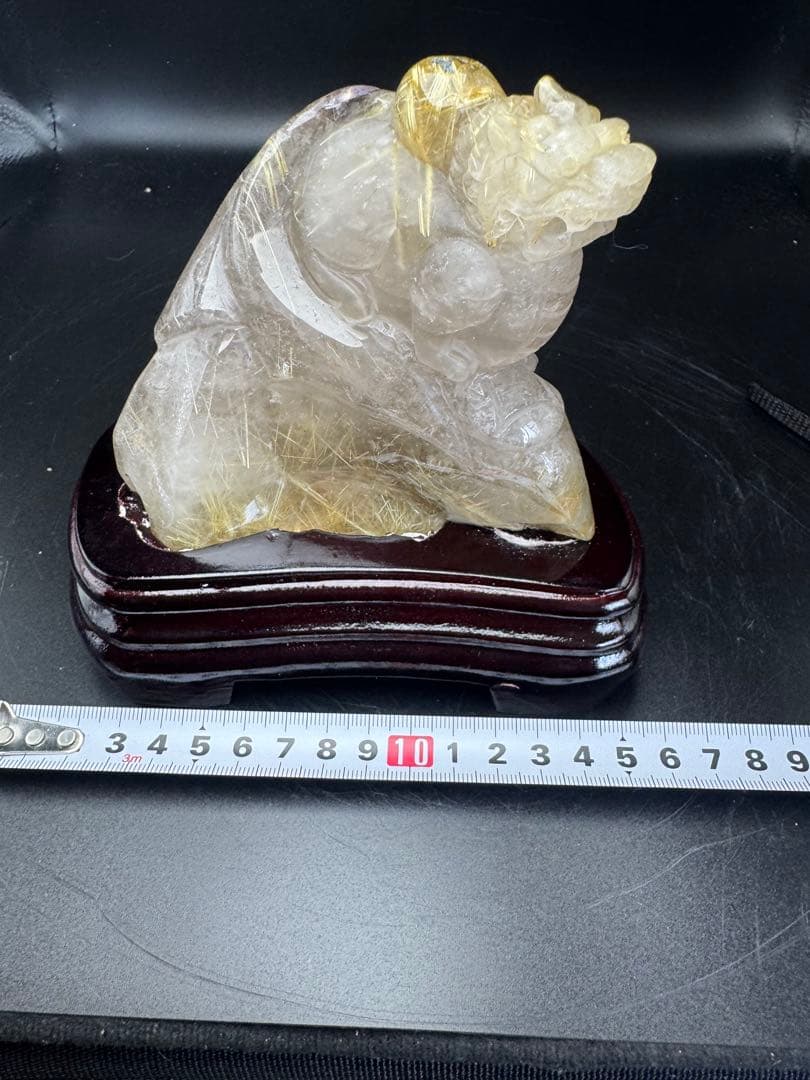ルチルクォーツ貔貅彫り　天然石　台座付き