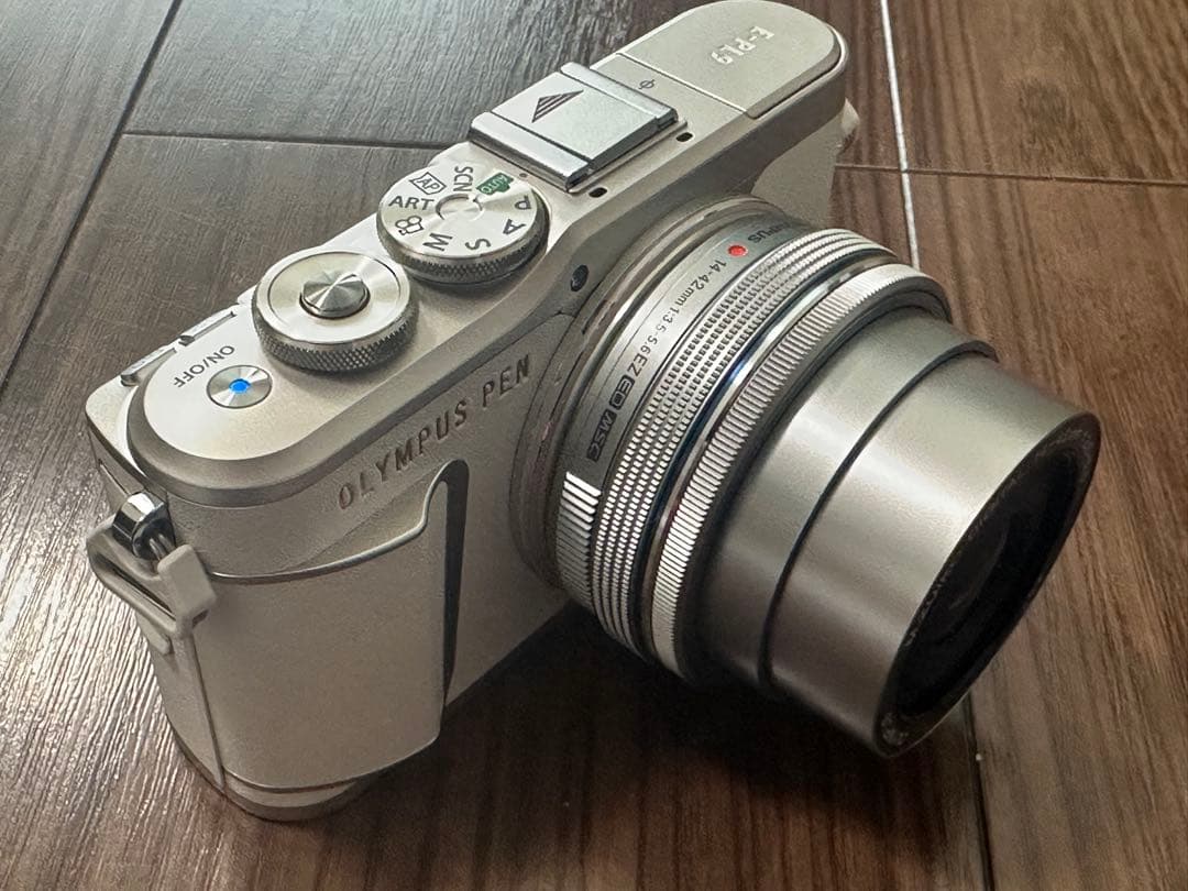 おまめ 【極美品】OLYMPUS PEN E-PL9 ホワイト レンズ付き