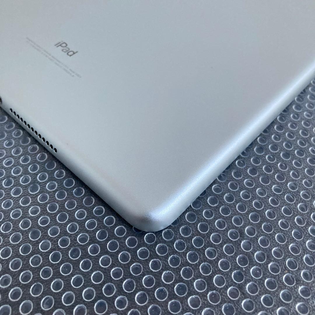 4003 極美品新品級☆電池ほぼ新品☆iPad5第5世代32GB SIMフリー☆