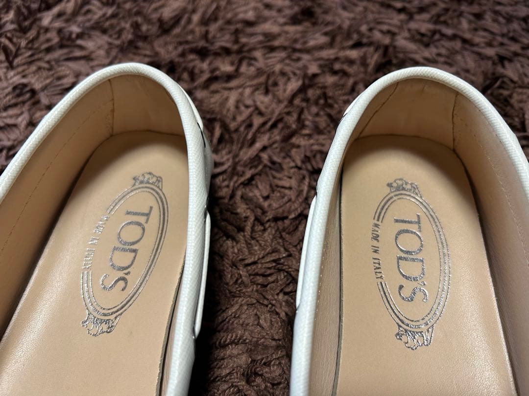 TOD'S ホワイト モカシン
