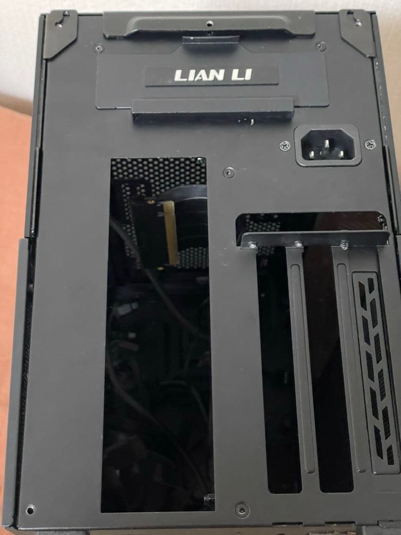 LIANLI Q58 Mini-ITX PCケース