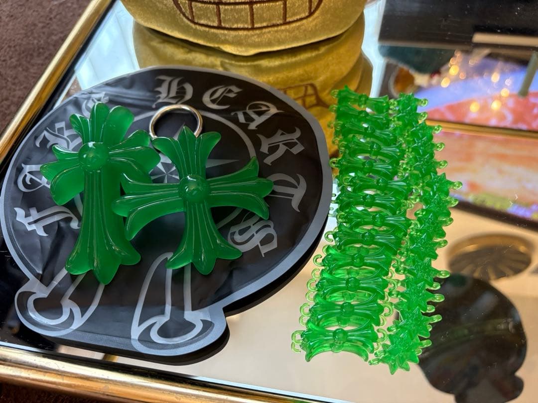 バカデカFAKE HEARTS 蓄光グリーン十字架 クロスネックレス