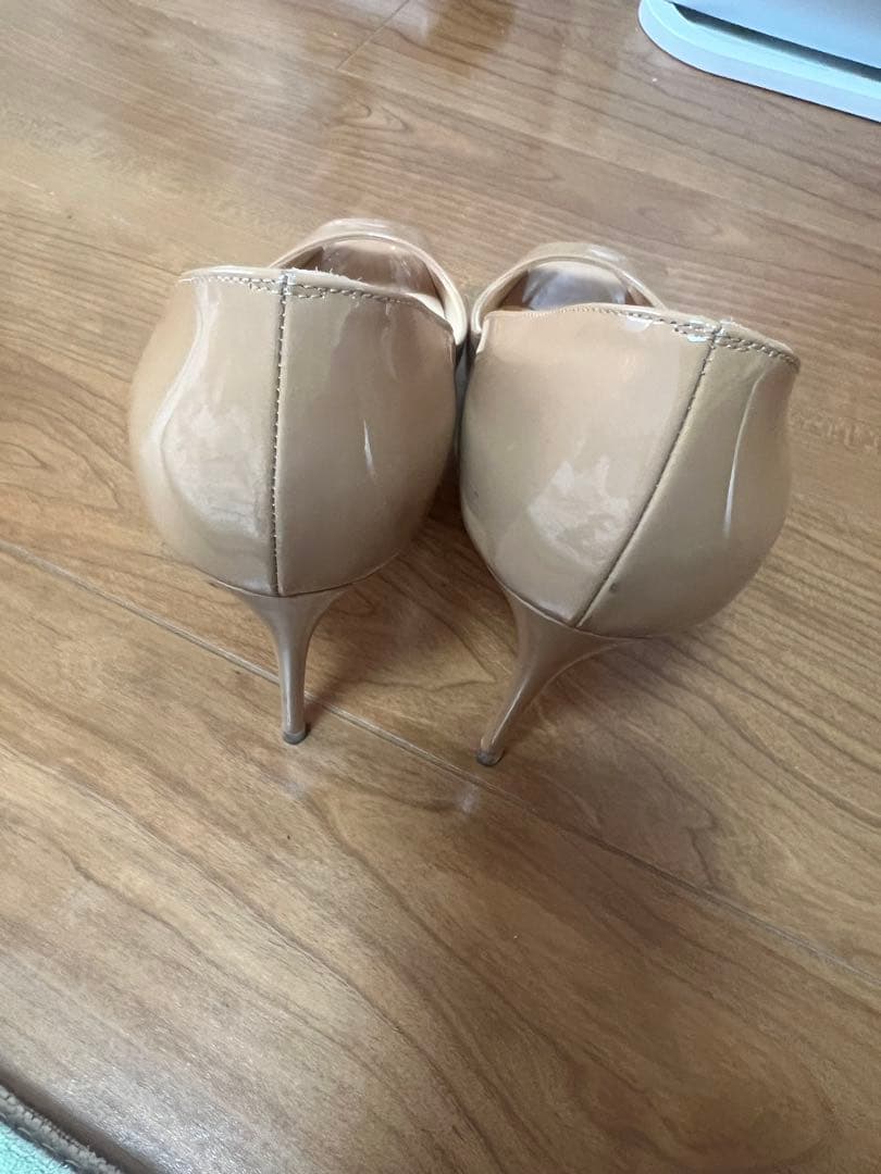 Christian Louboutin ベージュ オープントゥ ハイヒール値下げ