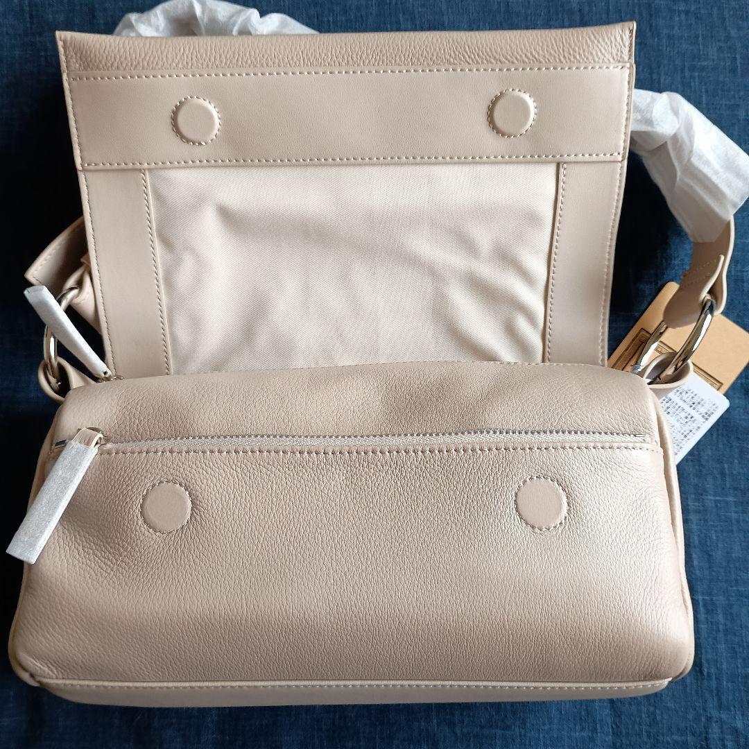 新品タグ付き】BEARDSLEY ビアズリー レザーボディバッグ　ベージュ