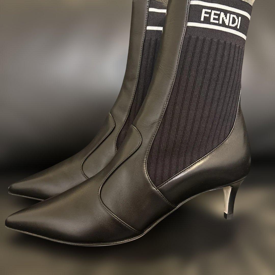 FENDI ブラック ポインテッドトゥブーツ 36