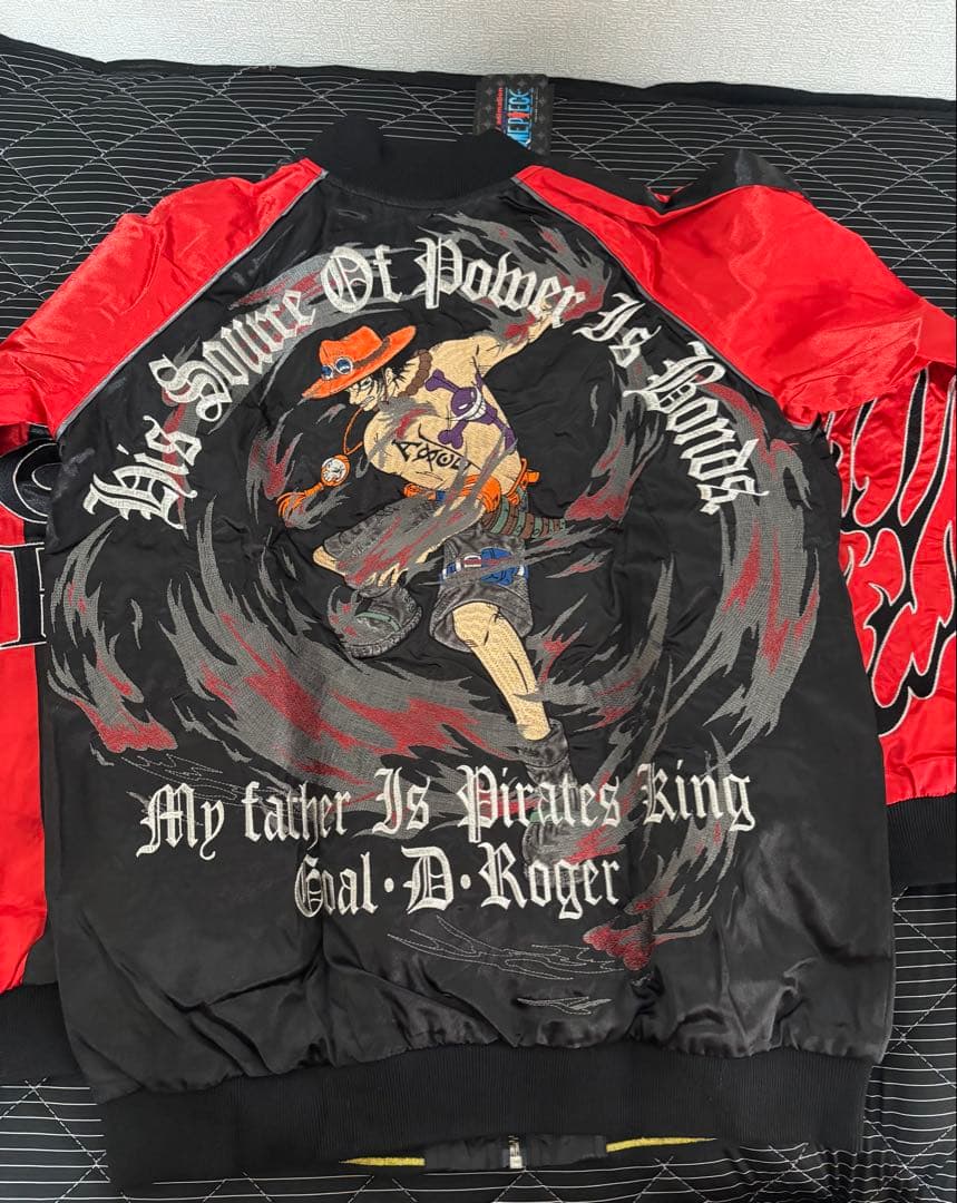 新品タグ付き　ワンピース スカジャン 黒/赤　エース