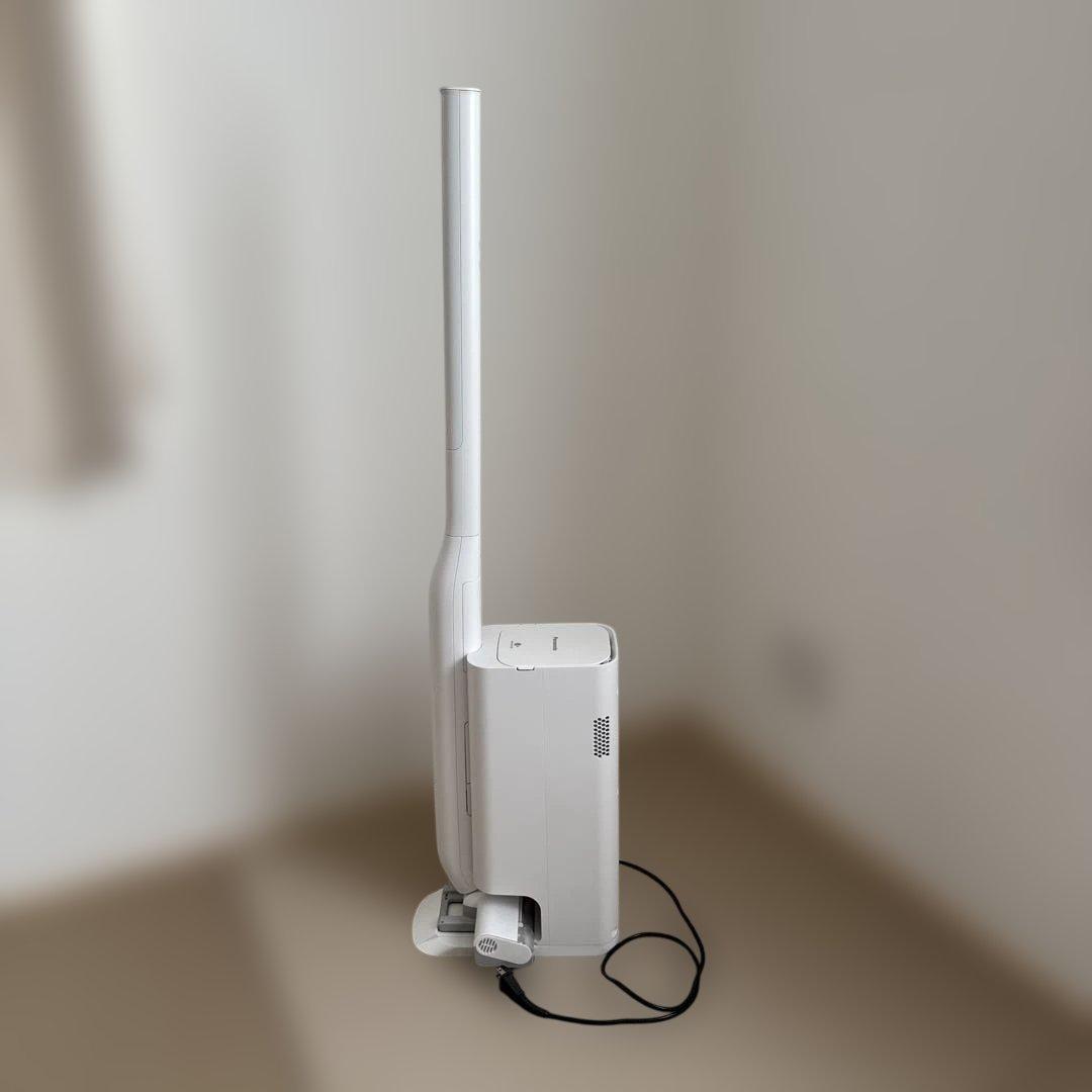 ☆Panasonic　MC-NS10K　 コードレス掃除機 2022年製