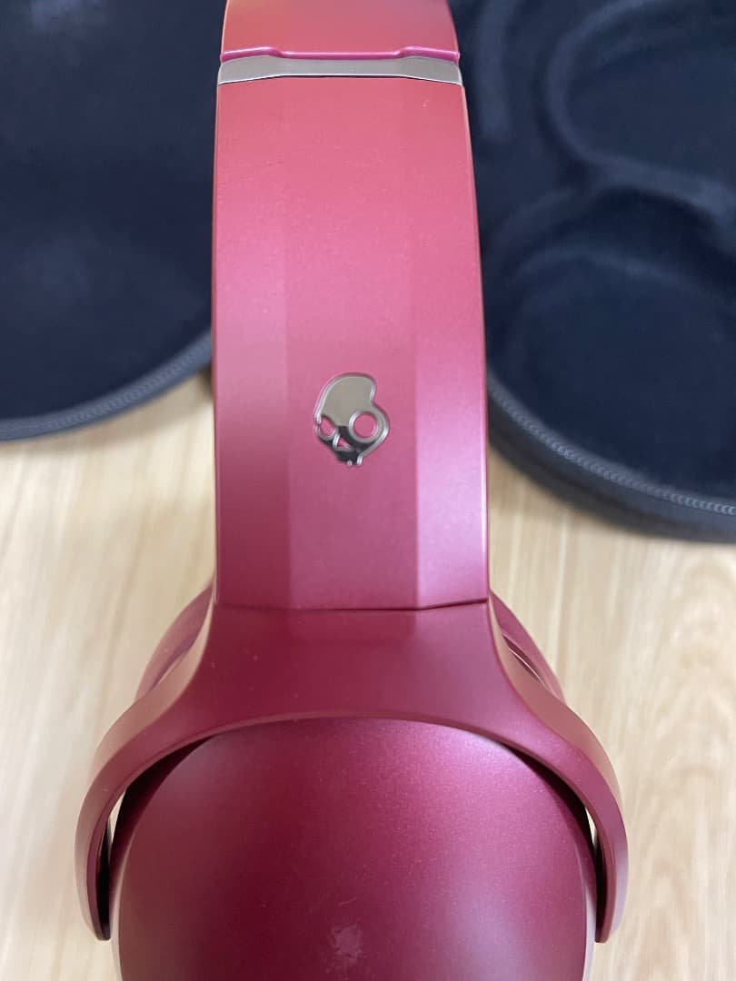 【美品】Skullcandy ワイヤレスヘッドホン レッド　重低音振動機能付き
