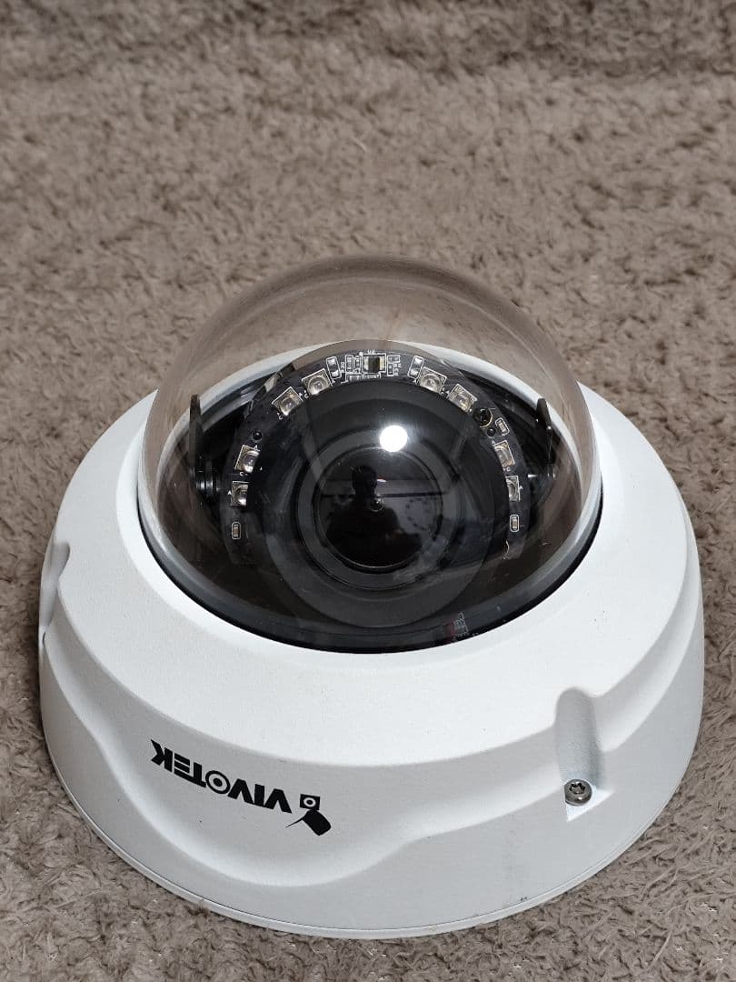 VIVOTEK FD8367A-V ドーム型防犯カメラ。