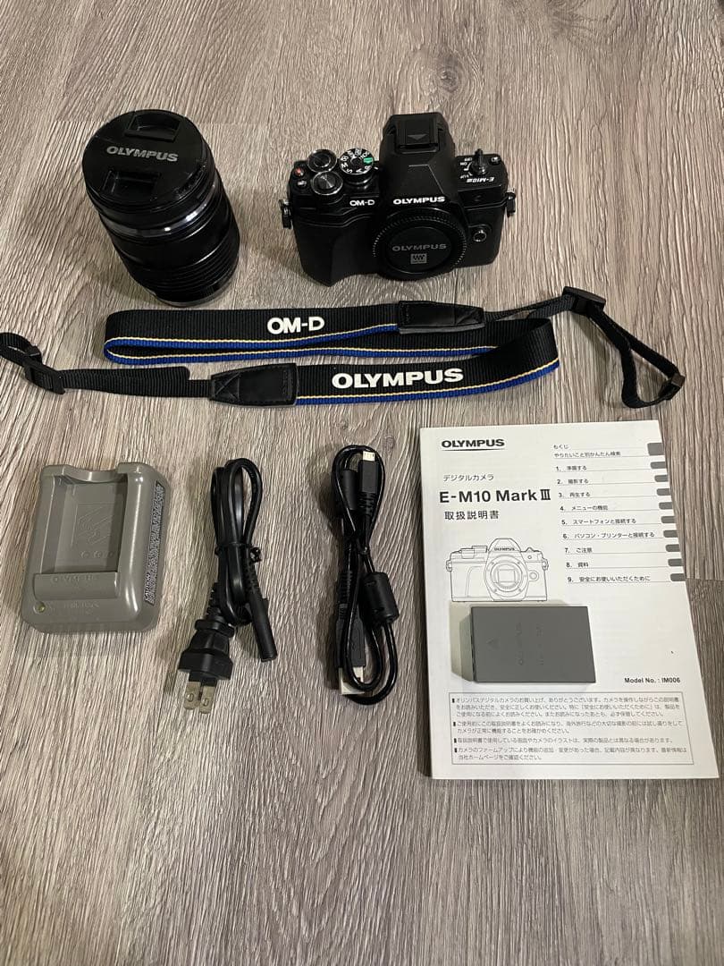 OLYMPUS E-M10 Mark II 本体と付属品