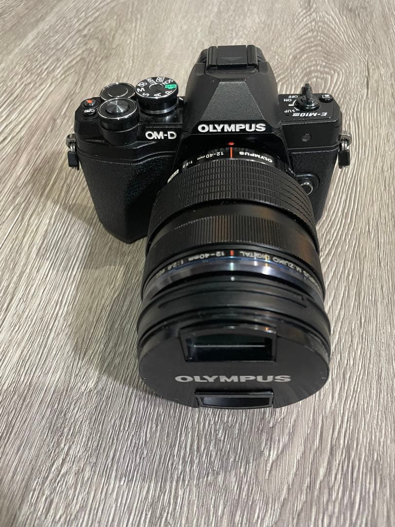 OLYMPUS E-M10 Mark II 本体と付属品