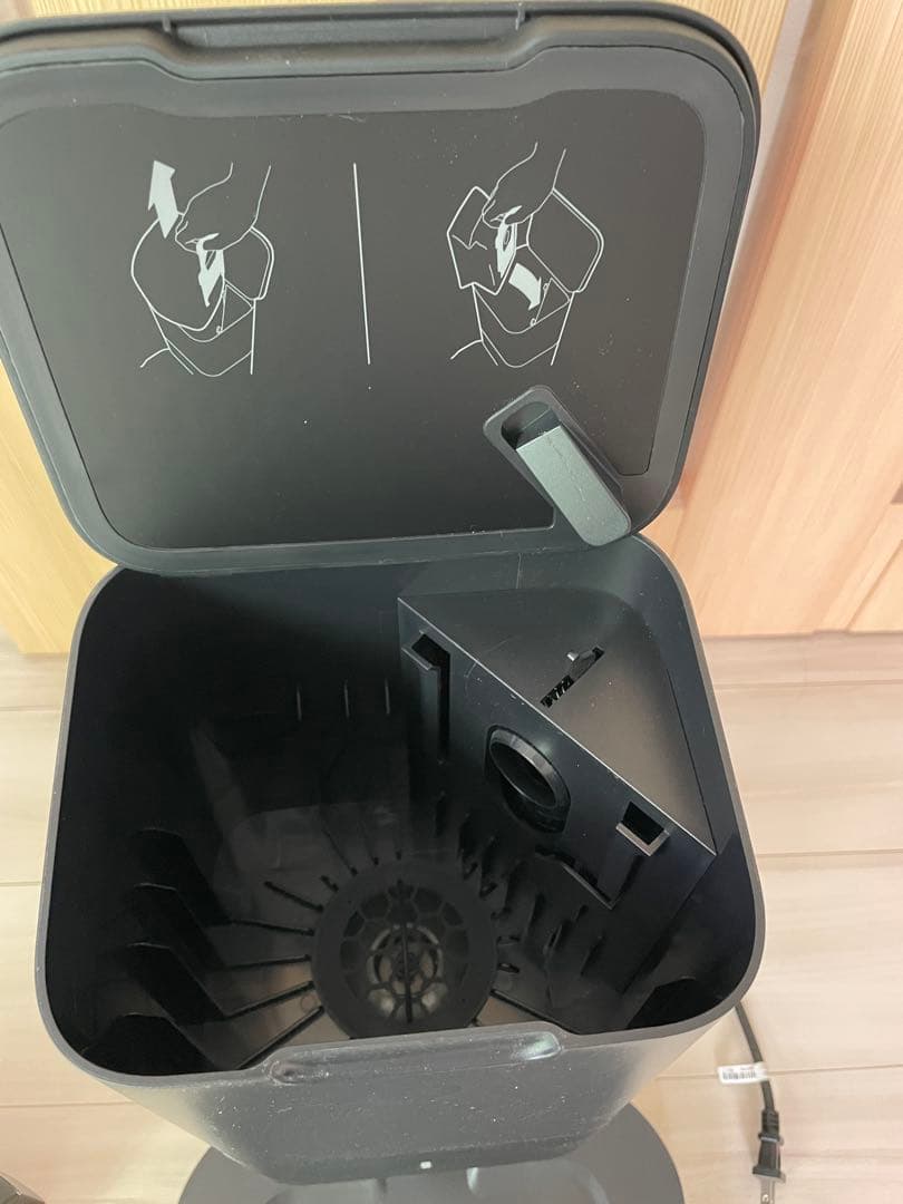 Roomba 自動ゴミ収集機能付き　i3+