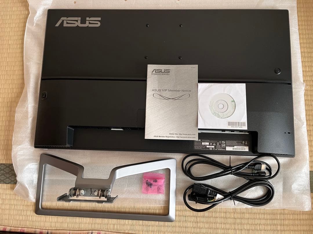 ASUS モニター　VA32UQ
