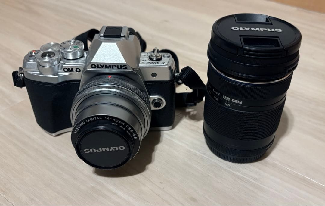 OLYMPUS E-M10 Mark IIIミラーレス一眼