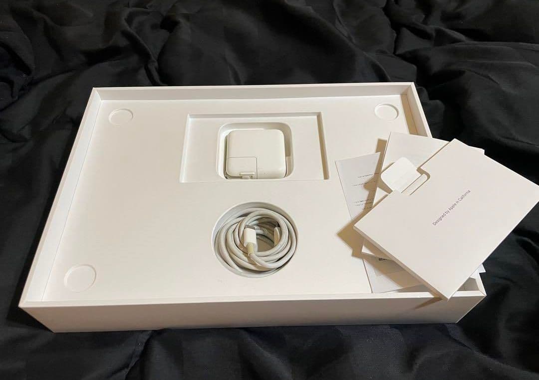 【ジャンク】オマケ付　液晶割れ MacBook Air 13インチ 2020