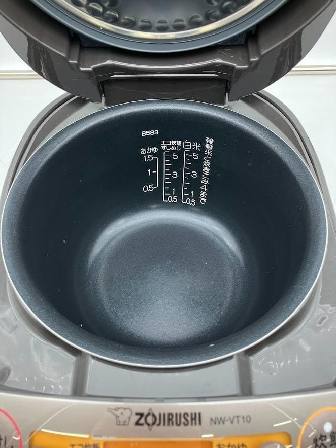 【美品】象印 炊飯器　5.5合炊き　 NW-VT10 ブラック