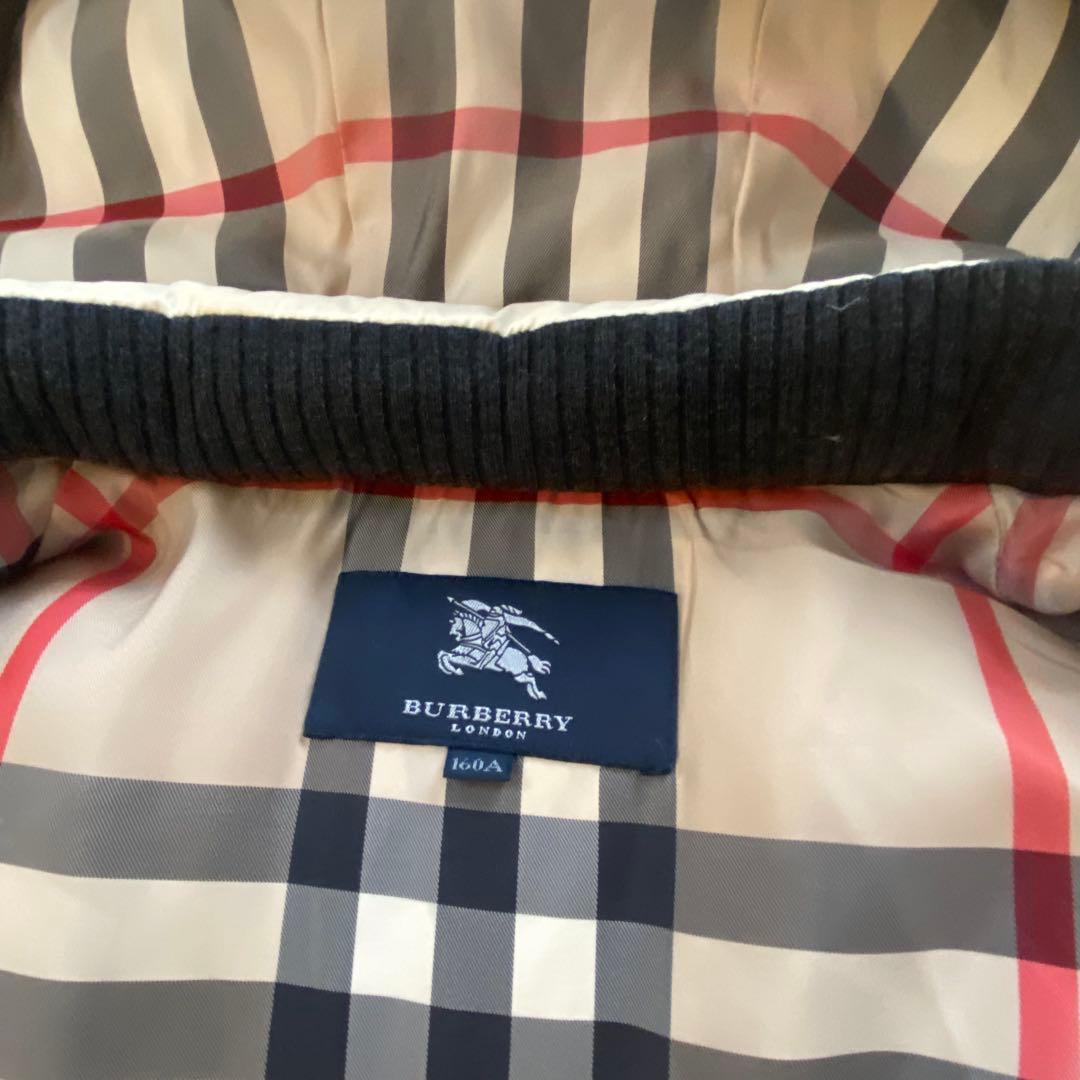 即完売品バーバリー　オフホワイトダウンジャケット フード付き