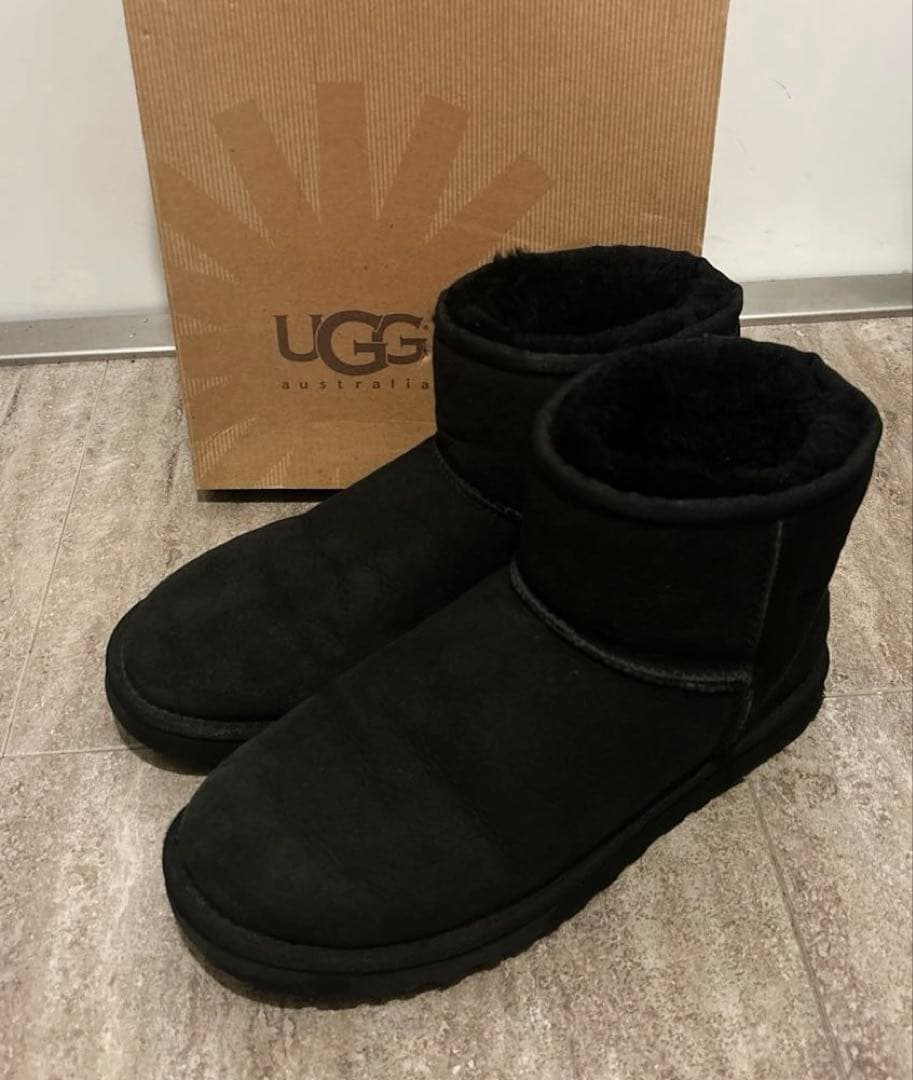 UGG クラシックミニ　ブラック　ムートンブーツ　8
