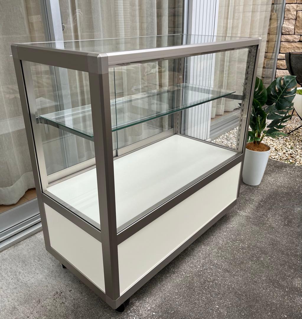 ◆引き取り限定◆エクシード　ガラスショーケース　24万　ストック付き　　照明付き