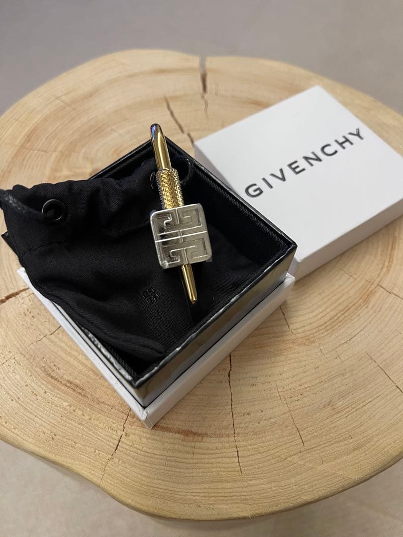 GIVENCHY パドロックキーリング