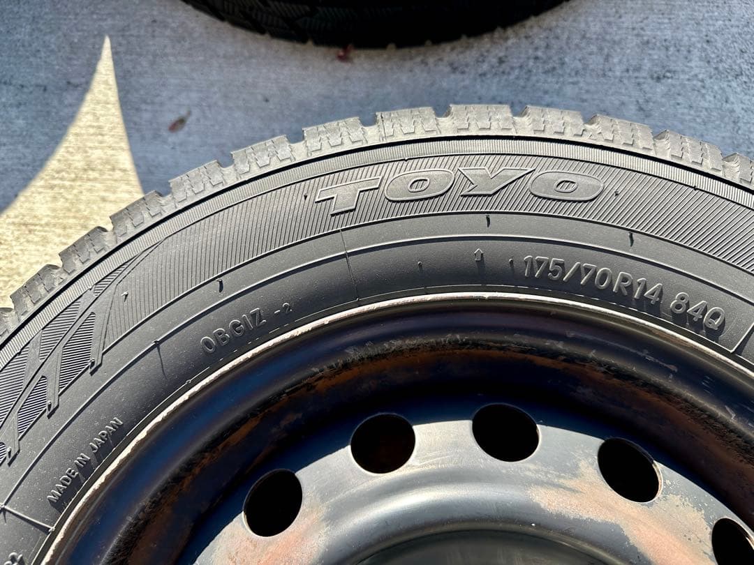 群馬 スタッドレスタイヤ トヨタ シエンタ ナット付 2022年製 オブザーブ