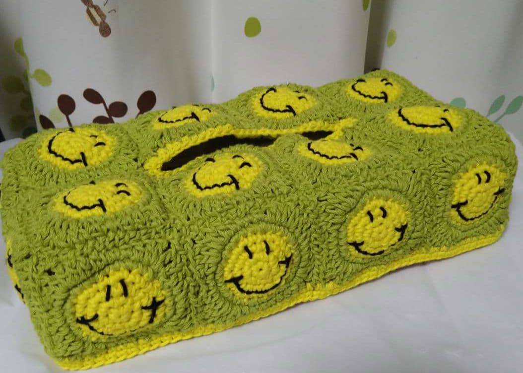 グラニースクエア ブランケット モチーフスマイルティシュカバー にこちゃん手編み