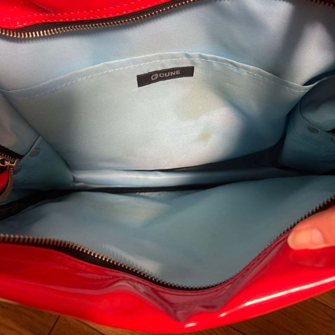 キューン　エナメルショルダーバッグ　CUNE