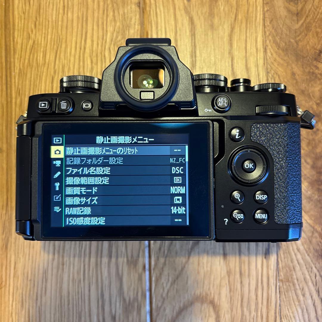 【ほぼ新品】Nikon zfc ブラック　SD、ガイドブック、本革ストラップ付き