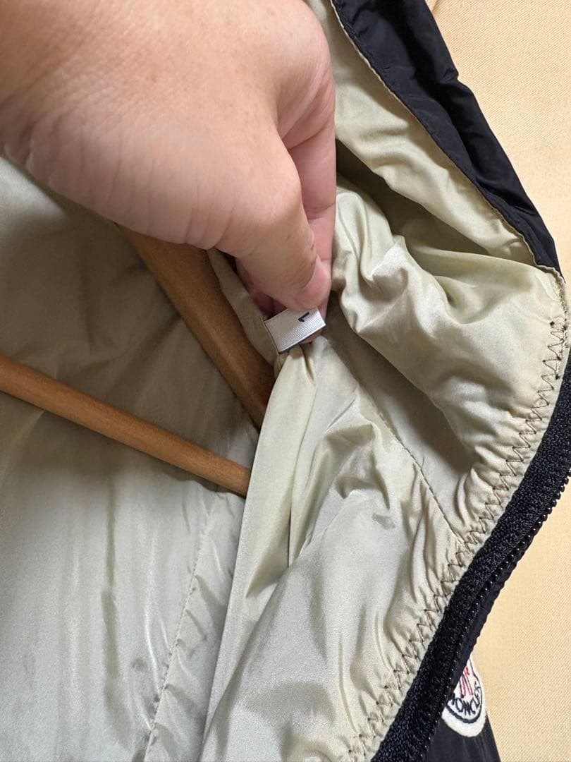 美品　モンクレール　スプリングコート　OMBRE フード　ナイロン　ワッペン付き